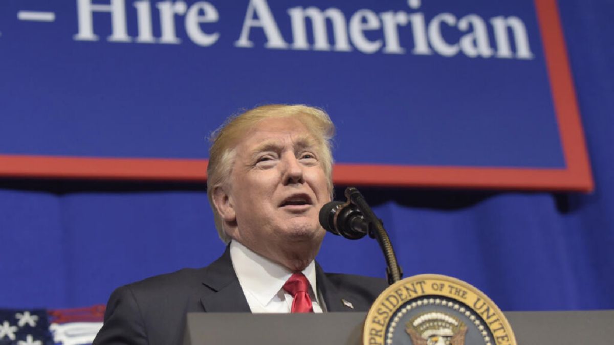 Trump Naikkan Biaya Visa H-1B bagi Perusahaan Amerika